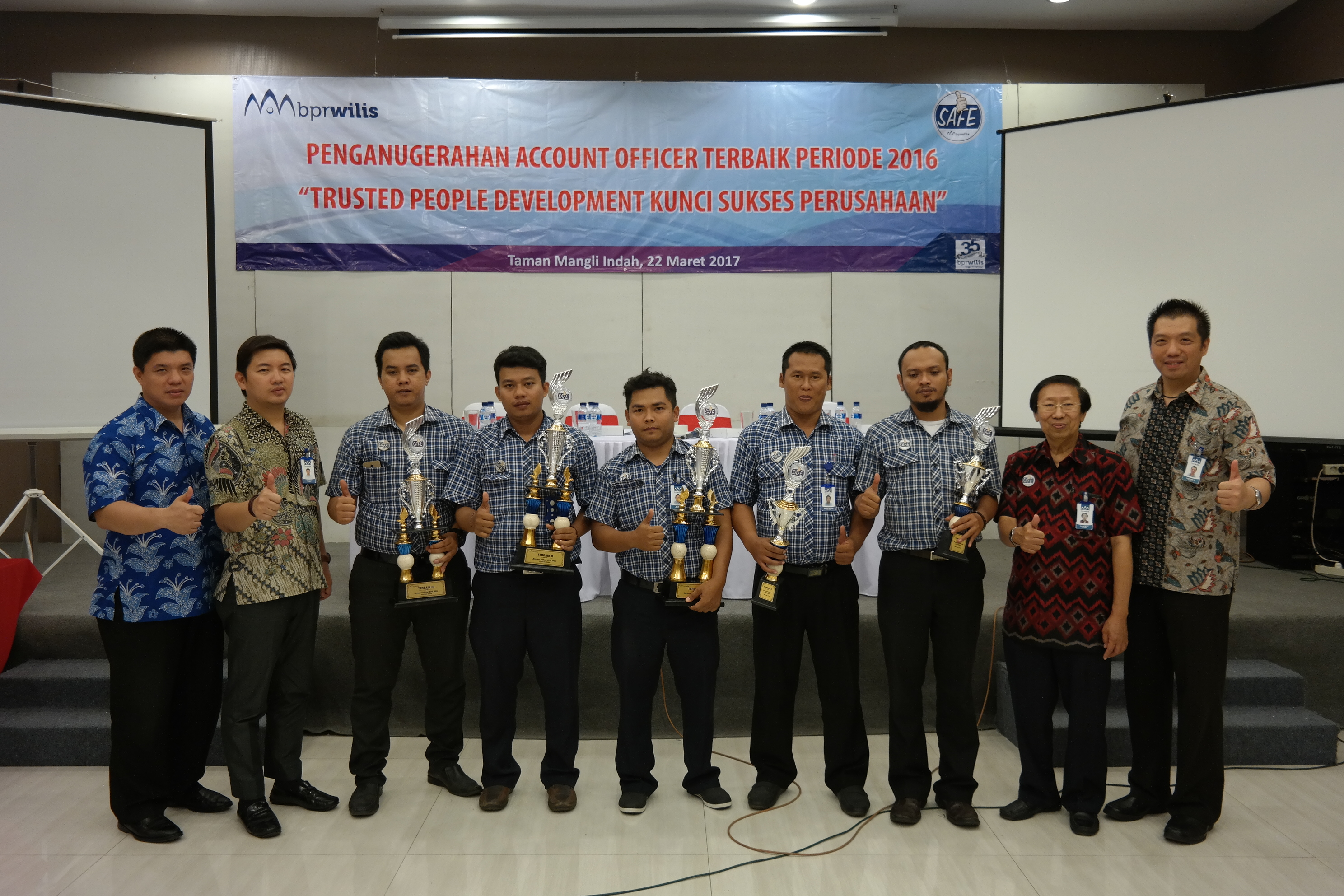 BPR Wilis Beri Penghargaan Account Officer Terbaik