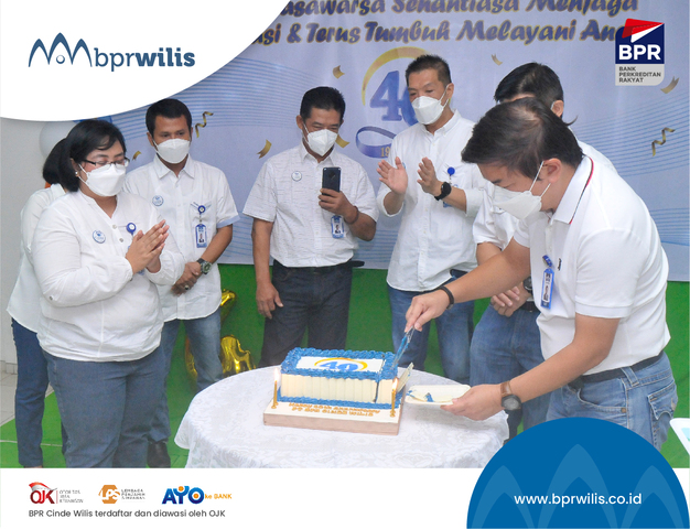 Pemotongan Kue Tar - HUT ke-40 BPR Wilis
